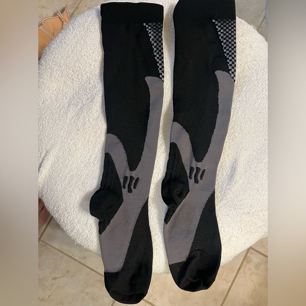 Men’s black snd grey Full Toe Compression Socks Size large